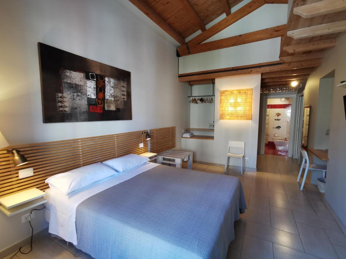 B&B Re Umberto มิลาซโซ ภายนอก รูปภาพ